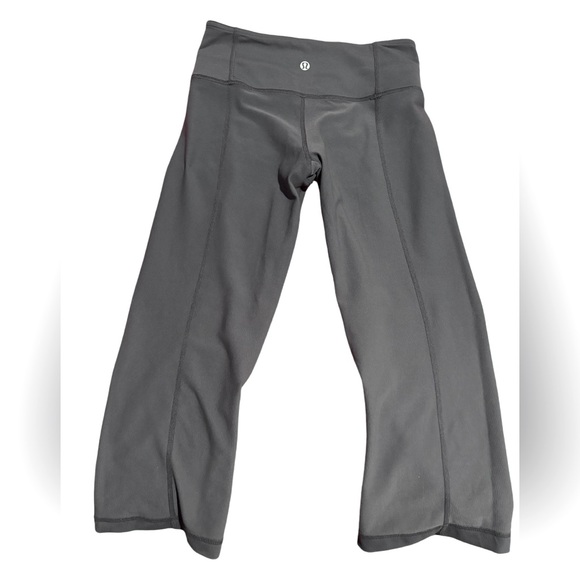 Lululemon Groove Crop Pant Reversible Gray/White/Heather Gray Size 2 NWOT New! - Picture 4 of 8